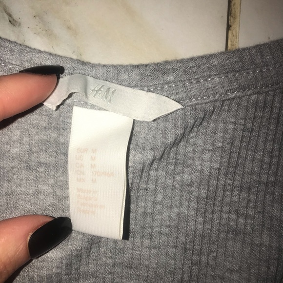2/$10 H&M Cold Shoulder Top - Picture 3 of 4